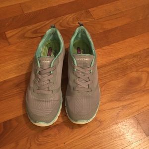 Sketchers size 7.5 women